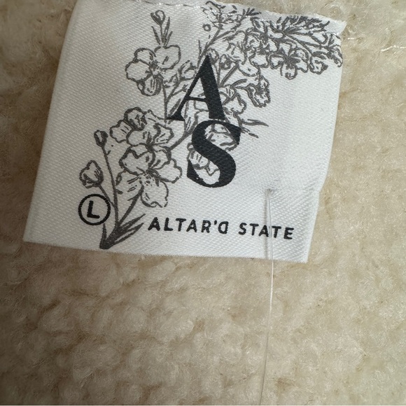 NWT Altar'd State Jailyn Sherpa Trim Cropped Vest Size L - Picture 5 of 6